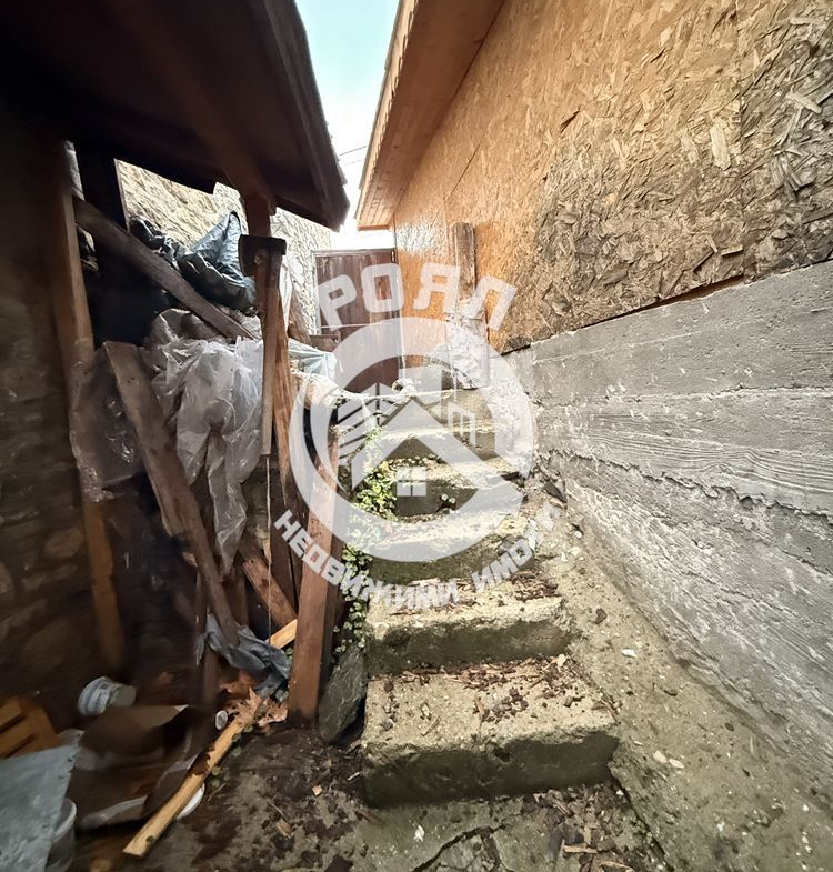 Роял Имоти продава самостоятелна къща за гости в с. Хвойна, област Смолян - 0