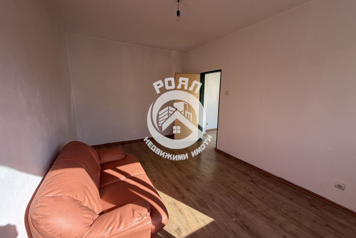 Роял Имоти продава двустаен, панелен апартамент в кв.Кършияка, гр.Пловдив - 0