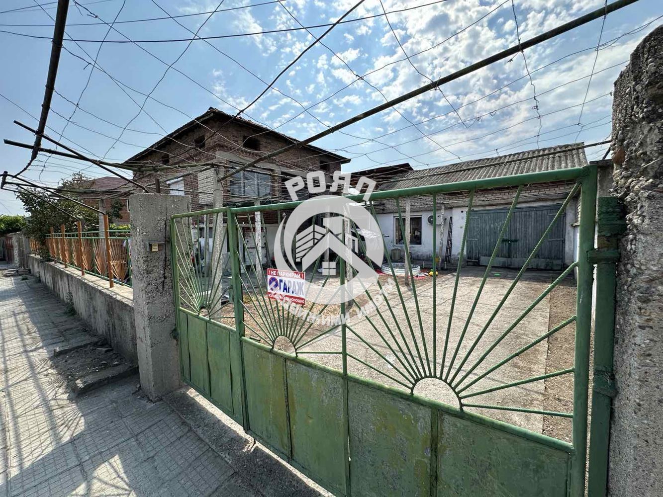 Роял имоти продава Ексклузивно двуетажна къща с двор в с.Йоаким Груево - 0