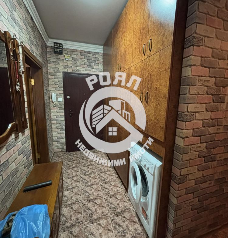 Роял Имоти продава ЕКСКЛУЗИВНО двустаен апартамент с три отделни помещения в кв. Южен, Пловдив - 0