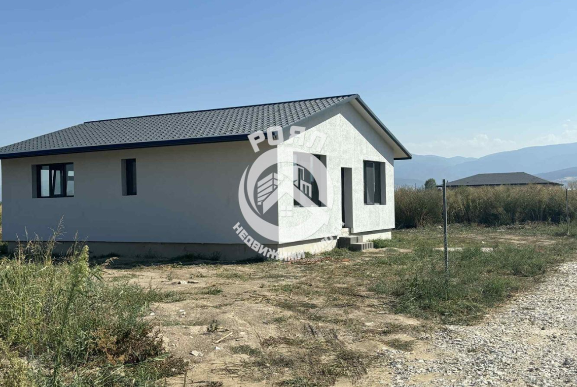 Роял Имоти предлага за продажба едноетажна къща в с. Оризари, област Пловдив - 0