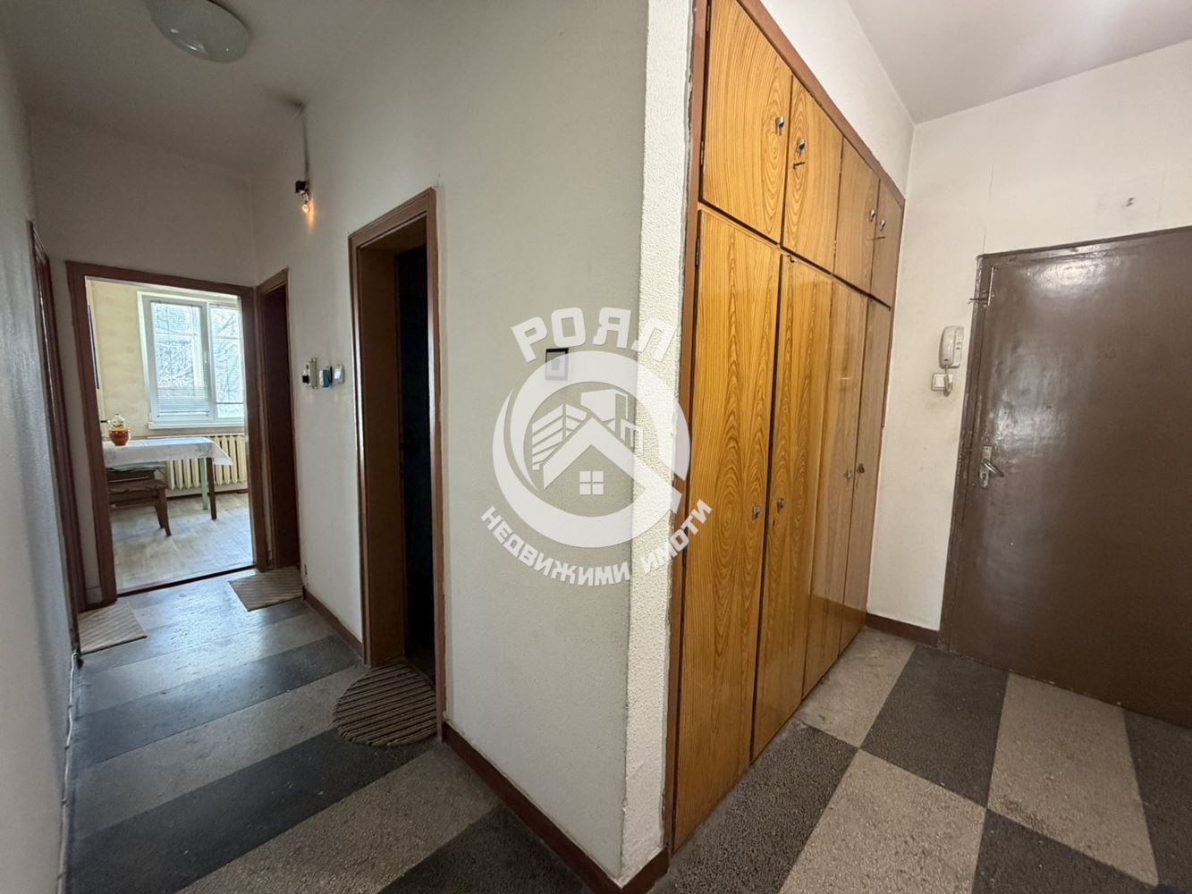 Роял имоти продава двустаен апартамент с три отделни помещеия, Център, Пловдив - 0