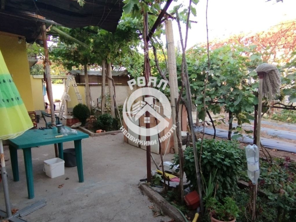 Роял имоти продава къща с двор в с. Паничери - 0