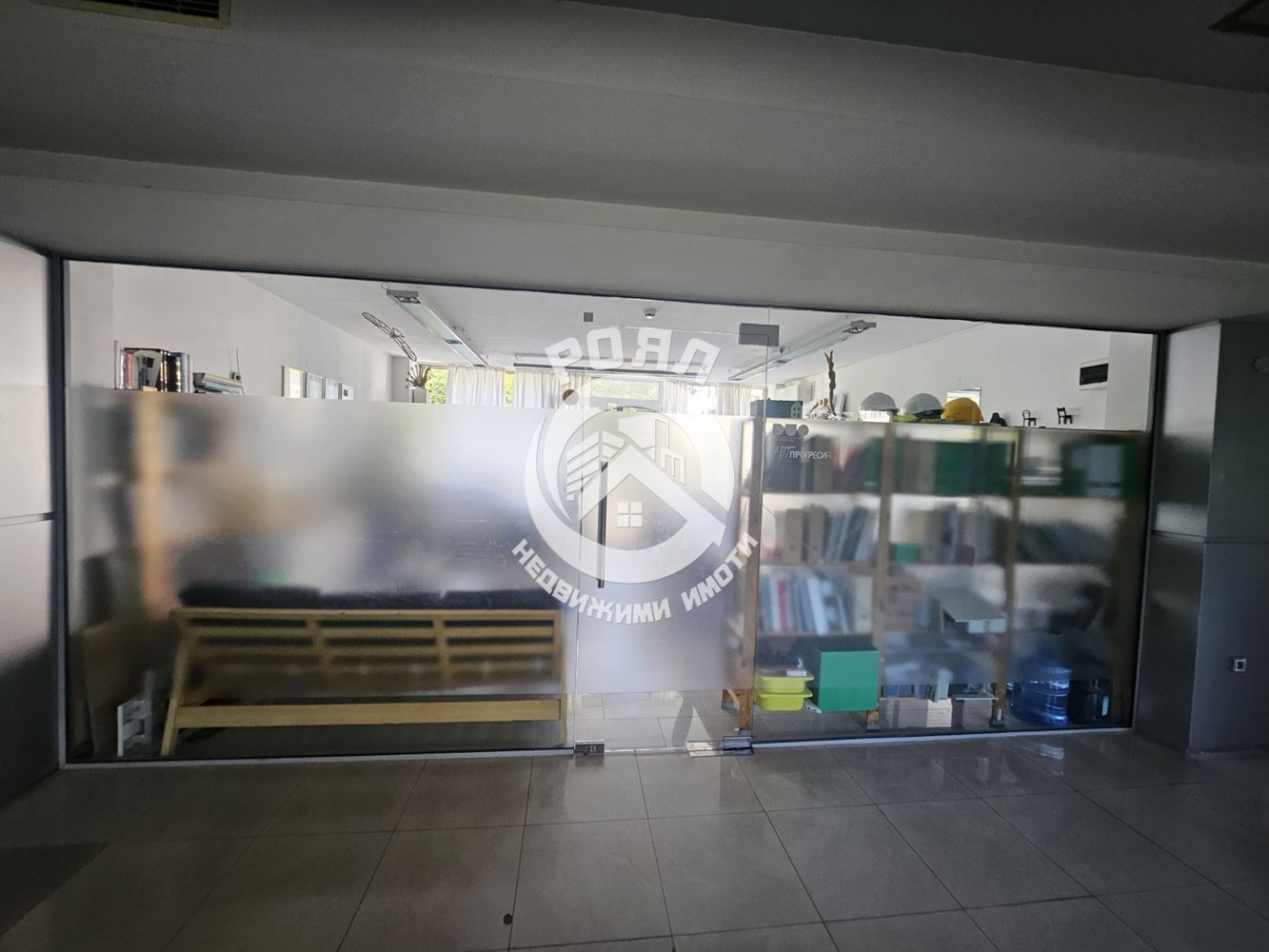 Роял Имоти продава търговски обект в кв.Център - 0