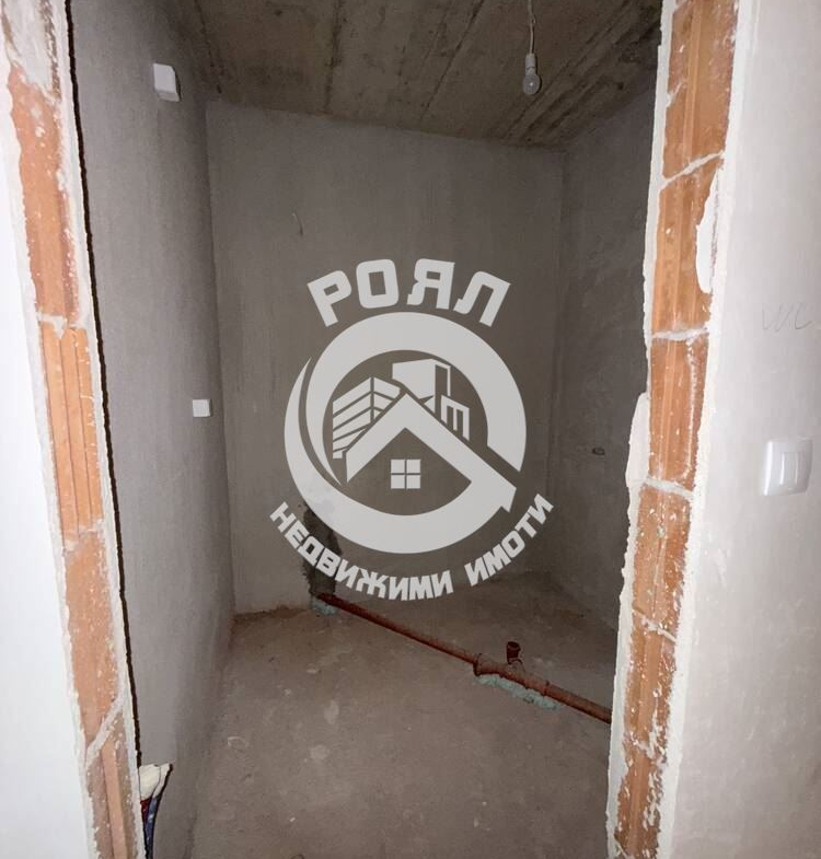 Роял имоти продава двустаен апартамент, Тракия, Пловдив - 0