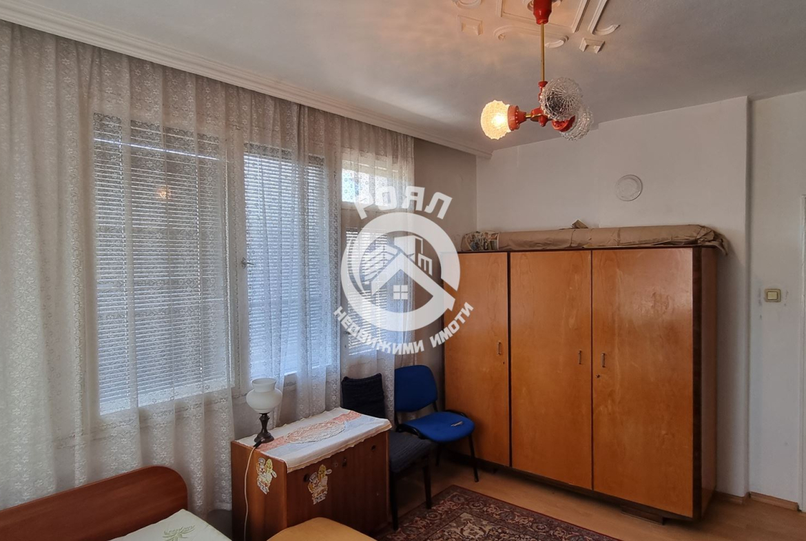 Роял имоти продава етаж от къща в квартал Изгрев, до 6-то РПУ Пловдив - 0