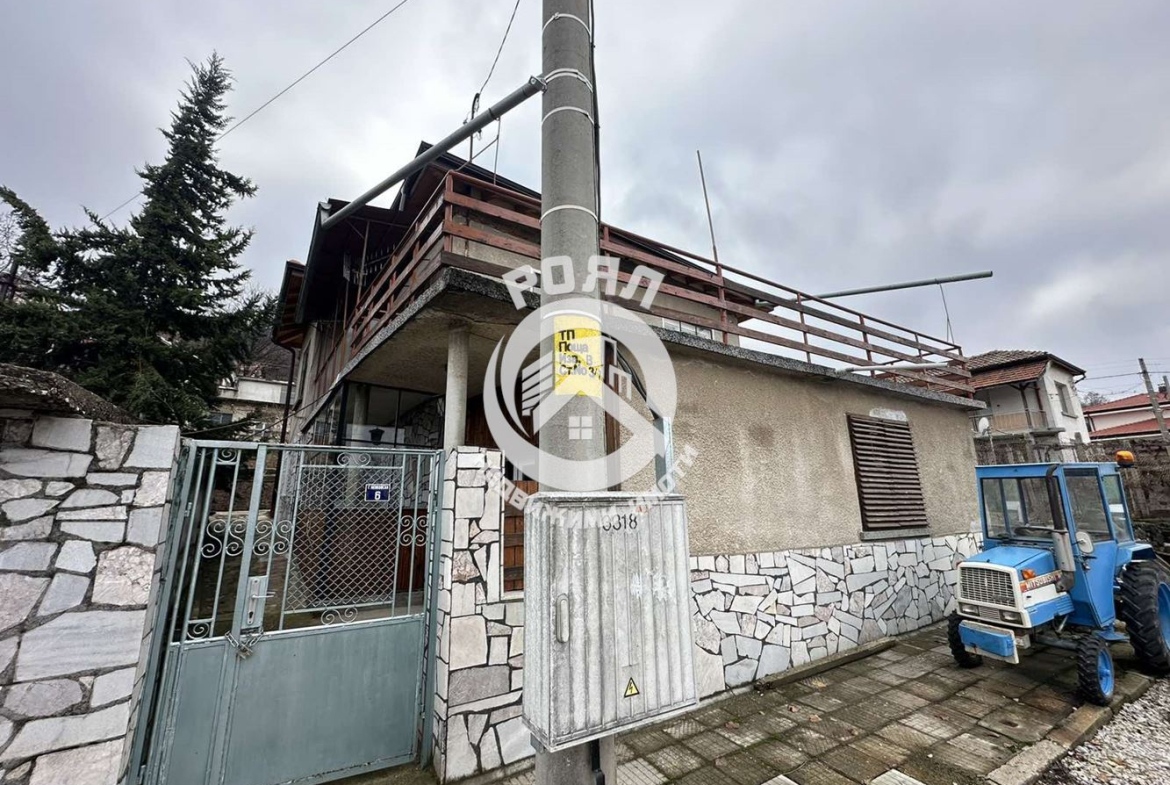 Роял Имоти продава двуетажна къща в село Брестовица - 0