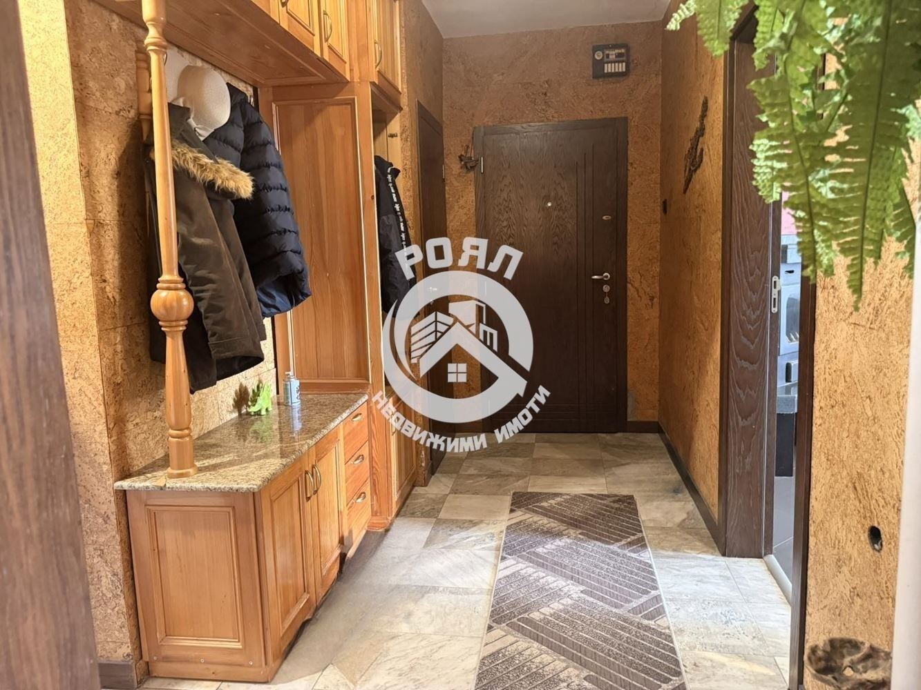 Роял имоти продава Ексклузивно тристаен апартамент в гр. Садово - 0