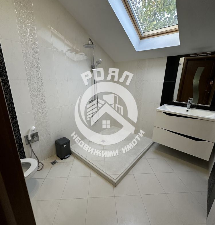 Роял Имоти продава обзаведена къща с 4 спални в село Брестник ,Пловдив - 0