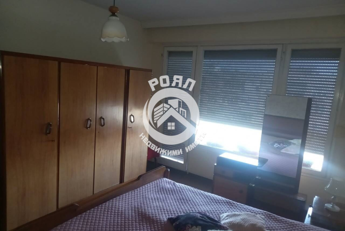 Роял Имоти продава двустаен апартамент с ТРИ отделни помещения в кв.Кючук Париж, Пловдив - 0