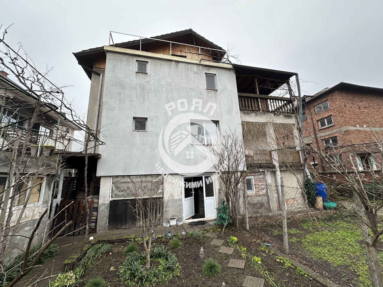 Роял Имоти продава етаж от къща с двор в гр. Стамболийски - 0