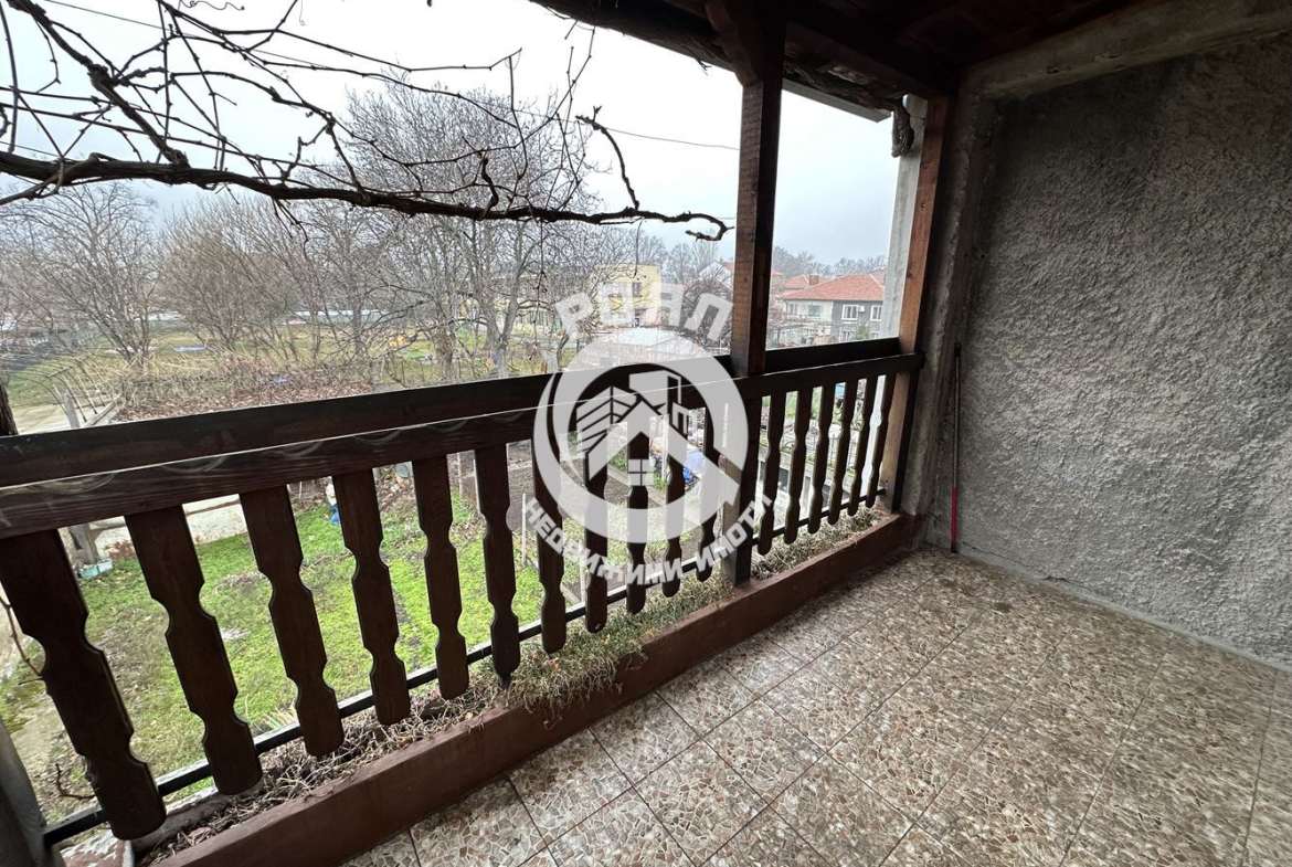 Роял Имоти продава етаж от къща с двор в гр. Стамболийски - 0