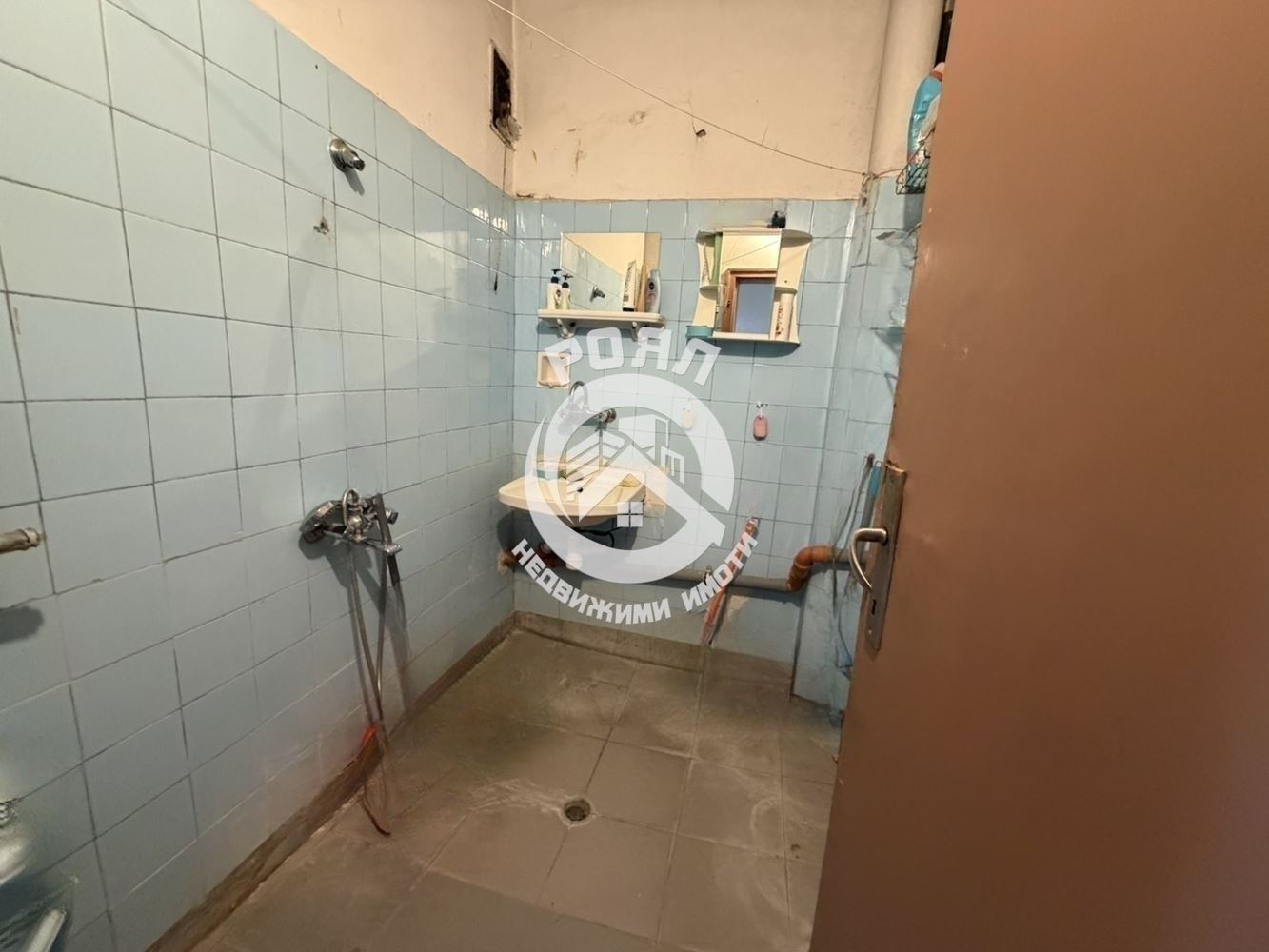 Роял имоти продава двустаен апартамент с три отделни помещеия, Център, Пловдив - 0