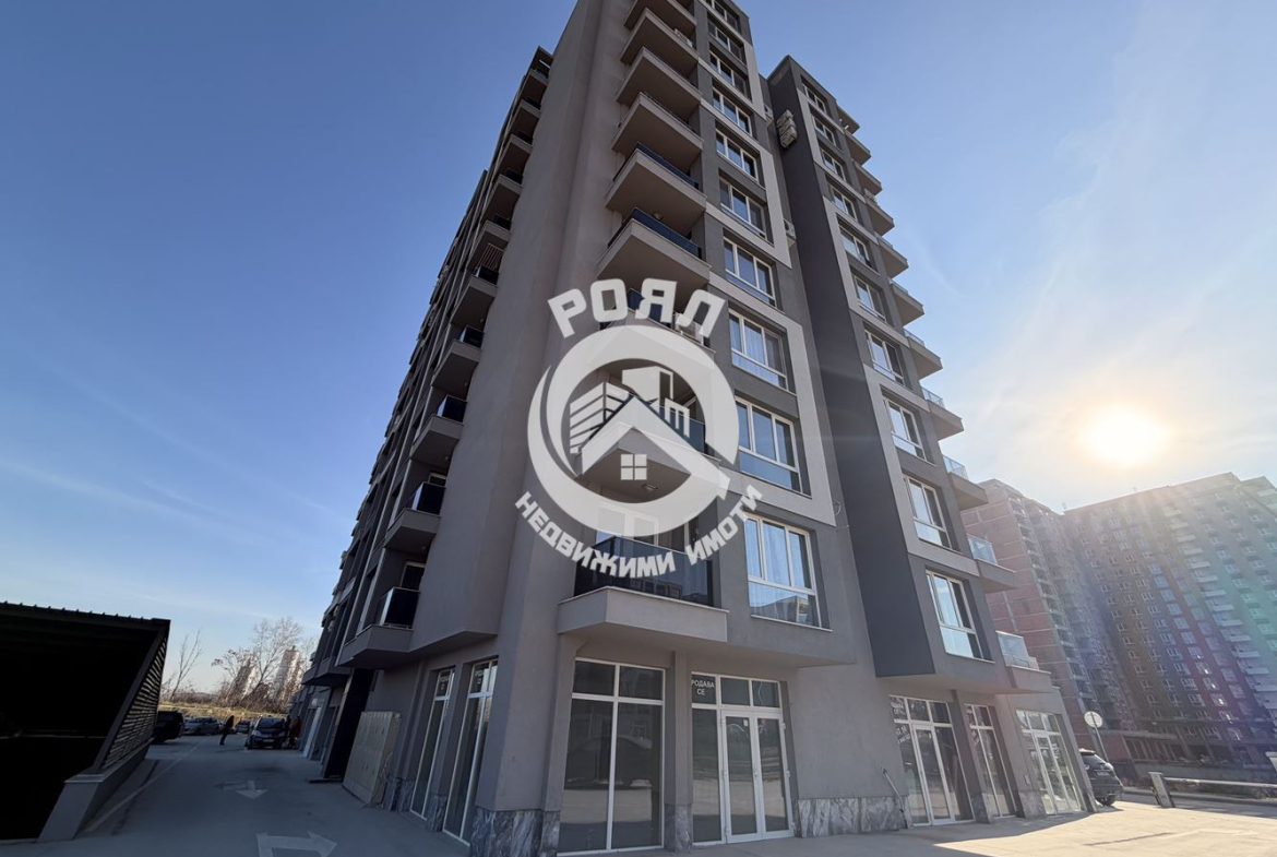 Роял имоти продава Ексклузивно тристаен апартамент, с акт 16, кв.Гагарин, Пловдив - 0