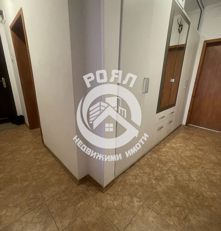 Роял имоти продава ЕКСКЛУЗИВНО тристаен апартамент, кв.Прослав!!!Напълно обзаведен!!!С Гараж и Паркомясто!!! - 0