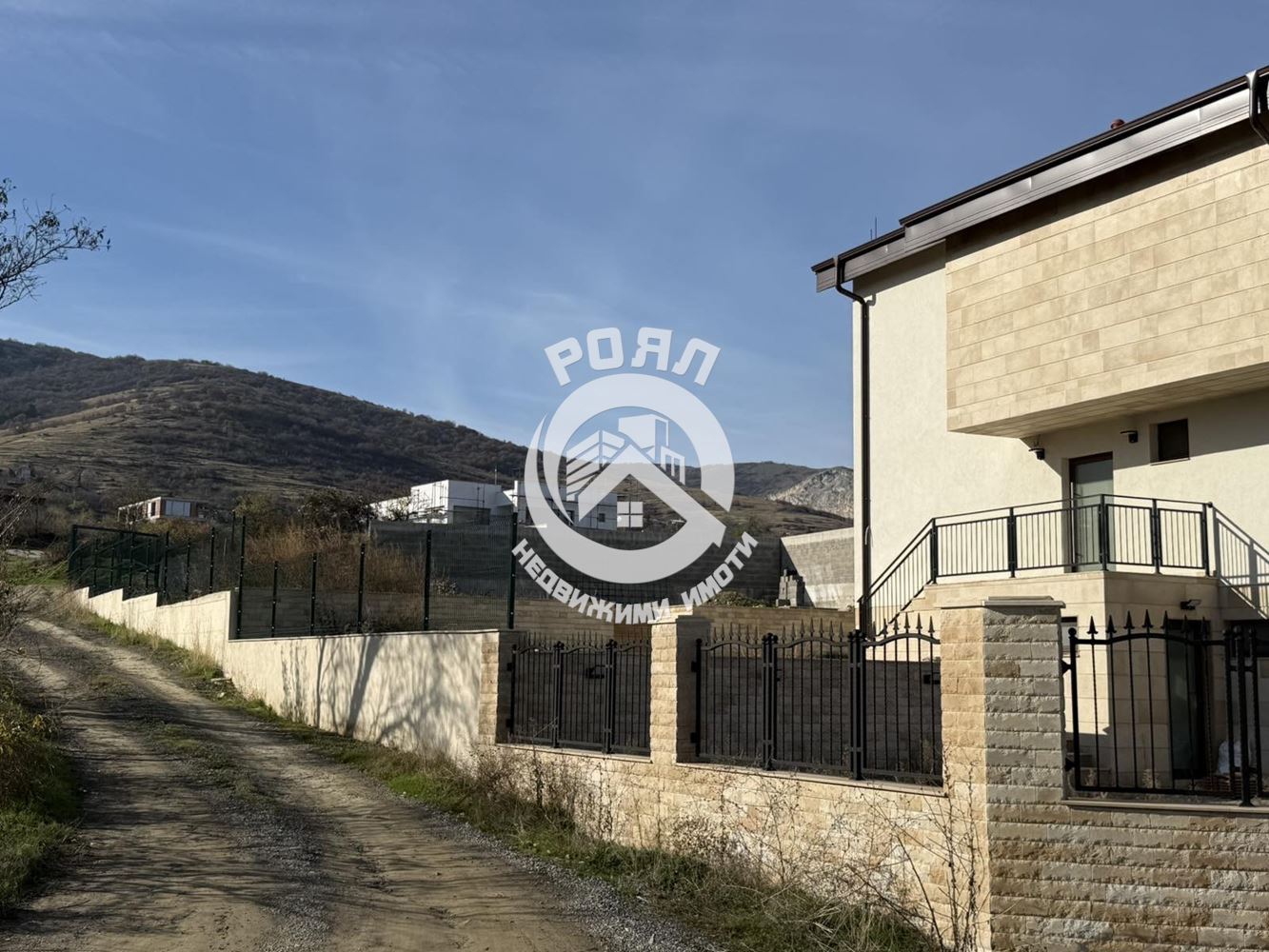 Роял имоти продава къща с панорамна гледка, с.Брестник, Пловдив - 0