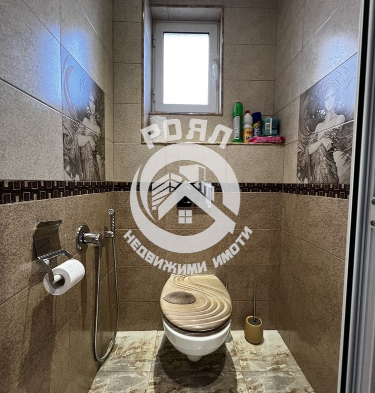 Роял имоти продава етаж от къща + мансарден двустаен апартамент, гараж, Прослав, Пловдив - 0