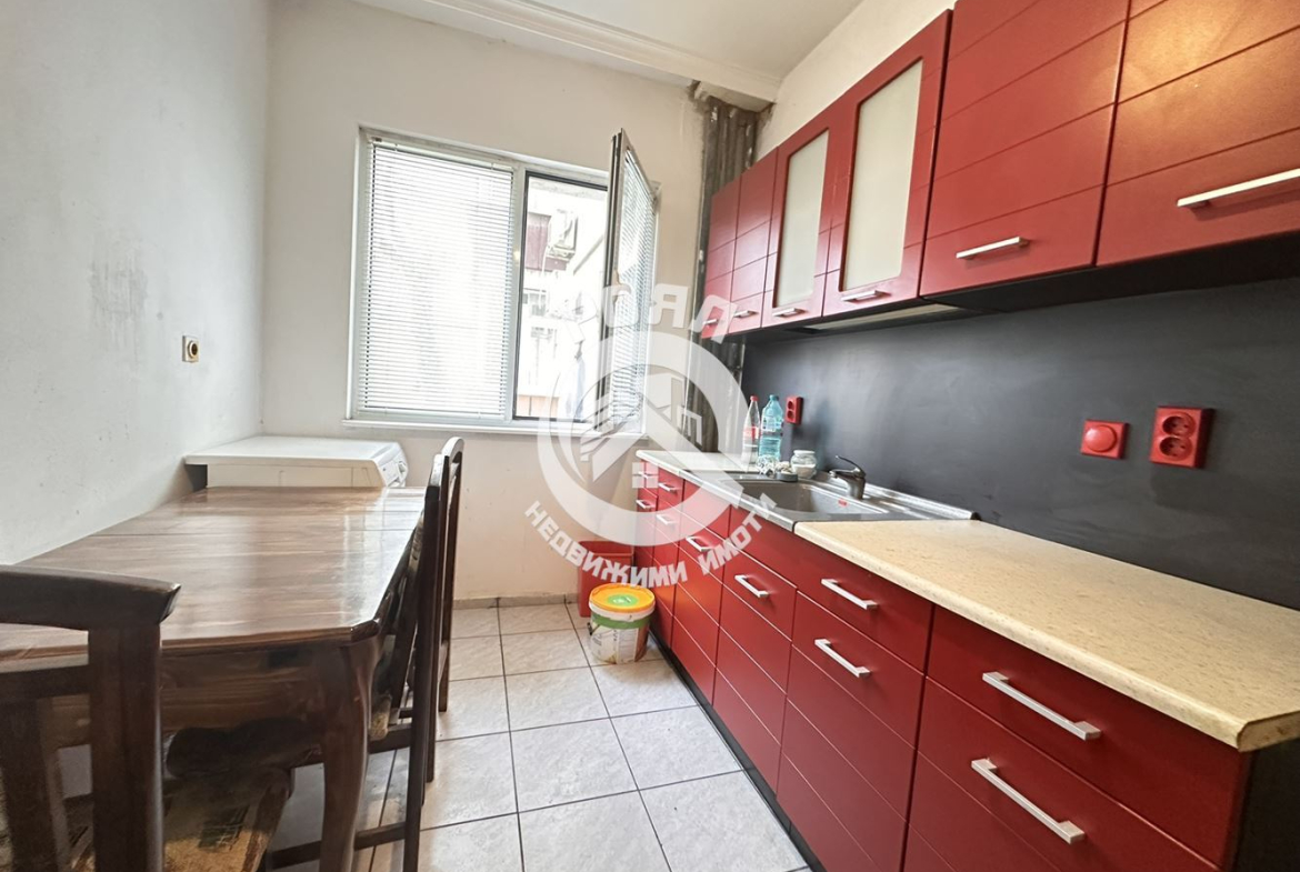 Роял Имоти продава тристаен апартамент, Център, Пловдив - 0