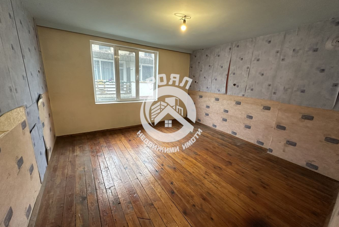 Роял Имоти продава етаж от къща с двор в гр. Стамболийски - 0