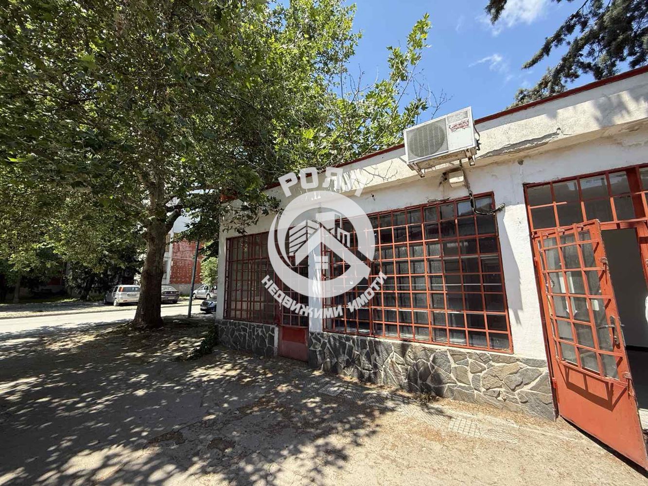 Роял Имоти продава Ексклузивно магазин в жк Тракия,гр.Пловдив - 0