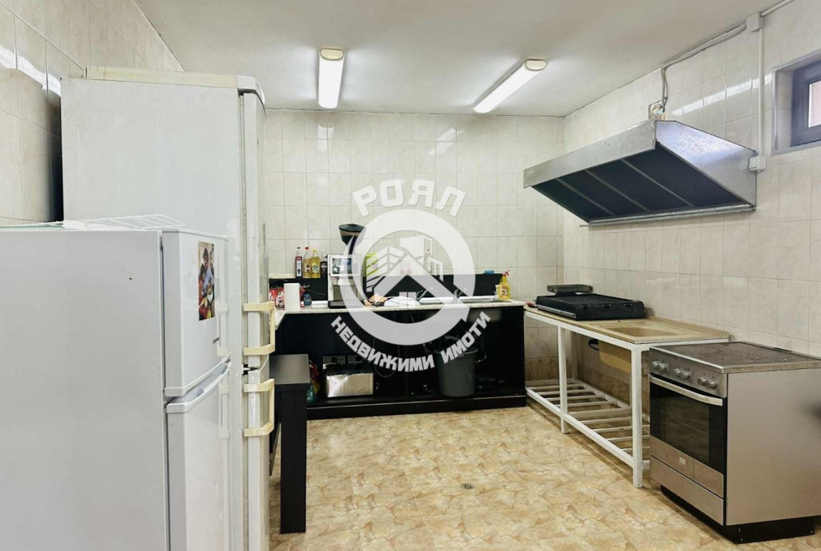 Роял Имоти продава работещ хотел в гр. Батак - 0