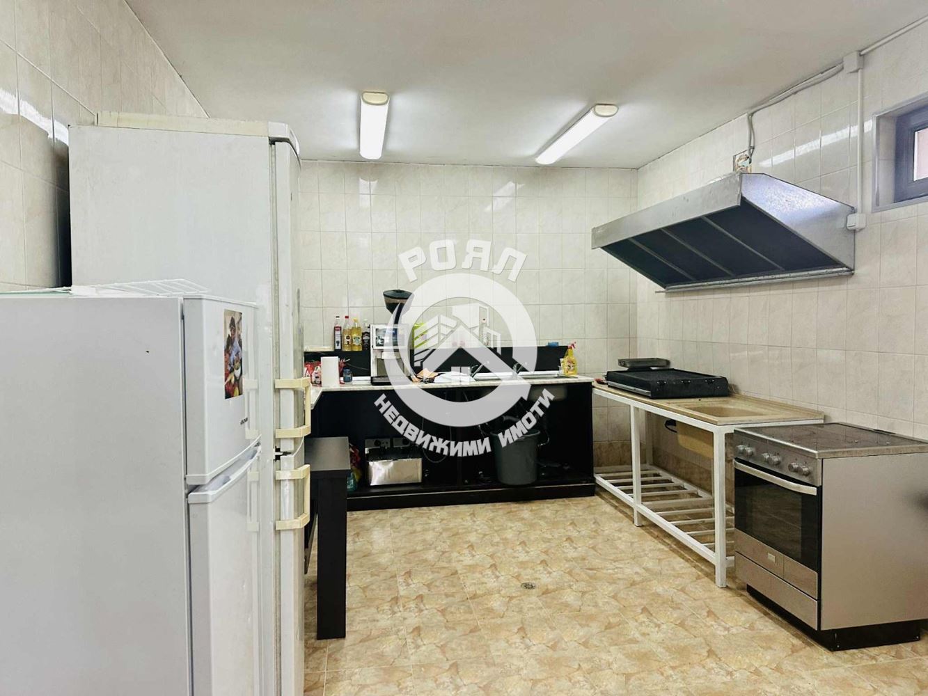 Роял Имоти продава работещ хотел в гр. Батак - 0