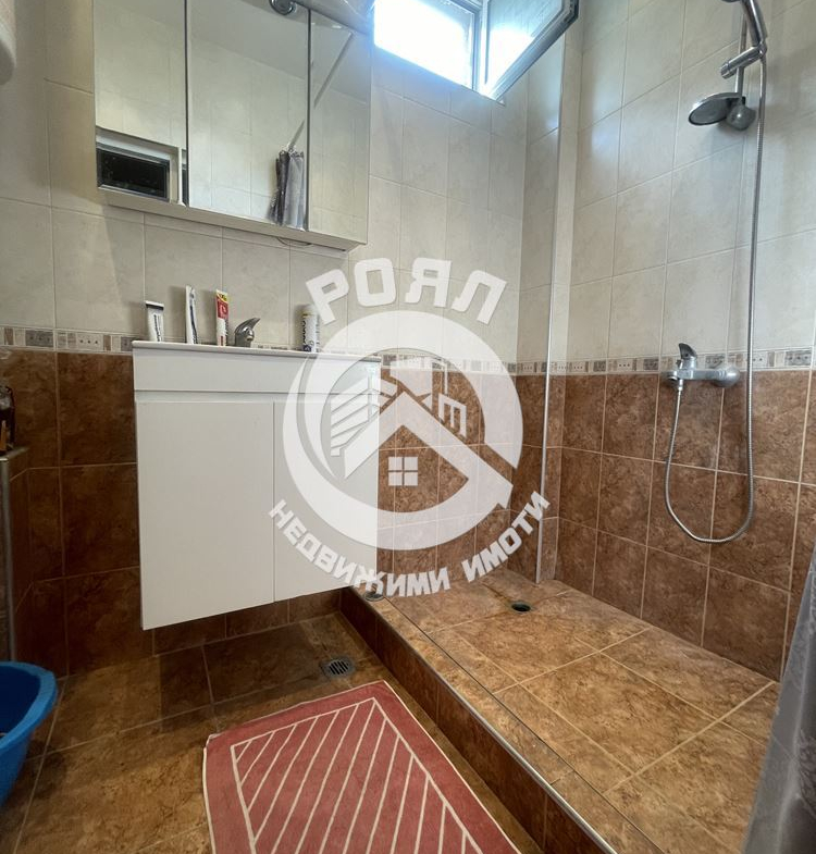 Роял имоти продава ЕКСКЛУЗИВНО тристаен апартамент, кв.Прослав!!!Напълно обзаведен!!!С Гараж и Паркомясто!!! - 0