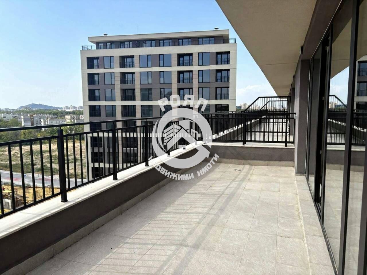 Роял имоти продава тристаен апартамент, Тракия, Пловдив - 0