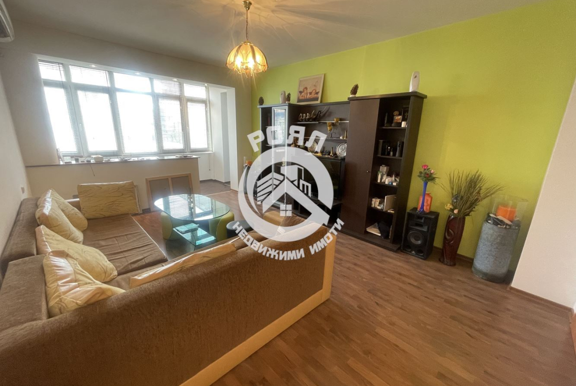 Роял имоти продава ЕКСКЛУЗИВНО тристаен апартамент, кв.Прослав!!!Напълно обзаведен!!!С Гараж и Паркомясто!!! - 0