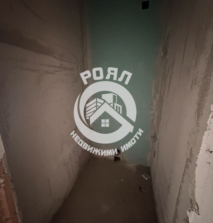 Роял имоти продава Ексклузивно тристаен апартамент, с акт 16, кв.Гагарин, Пловдив - 0