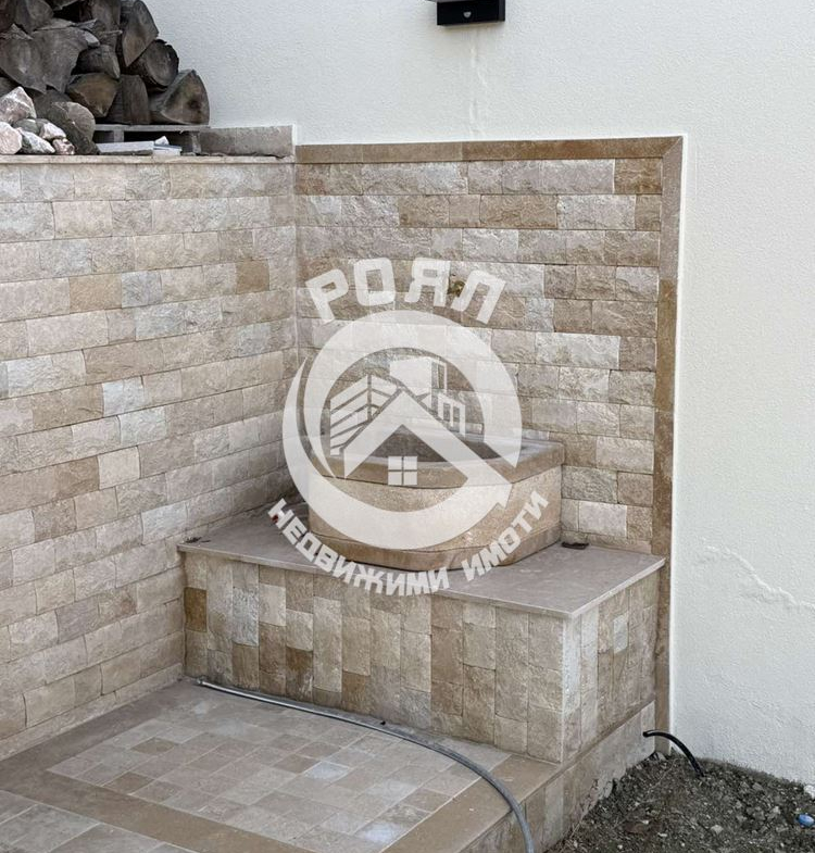 Роял имоти продава къща с панорамна гледка, с.Брестник, Пловдив - 0