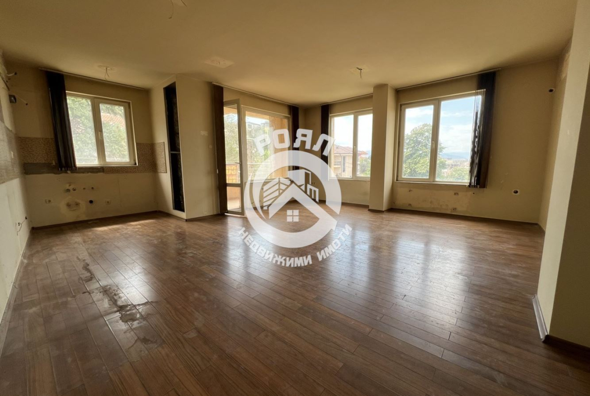 Роял имоти продава многостаен апартамент, Център, Пловдив - 0