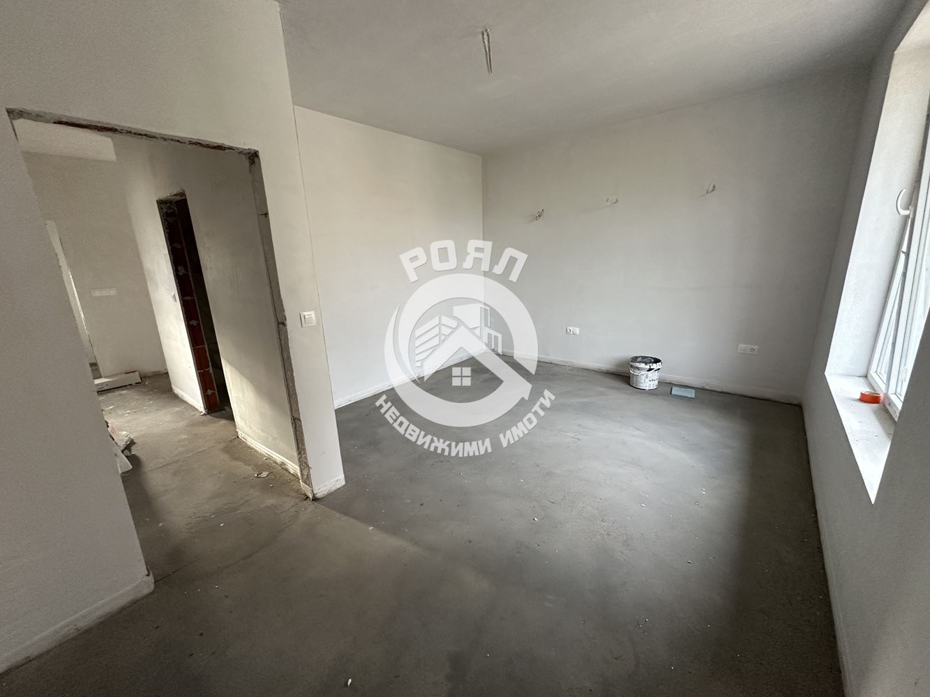 Роял Имоти продава Ексклузивно две двуетажни къщи в гр.Стамболийски - 0