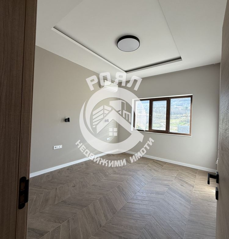 Роял имоти продава къща с панорамна гледка, с.Брестник, Пловдив - 0