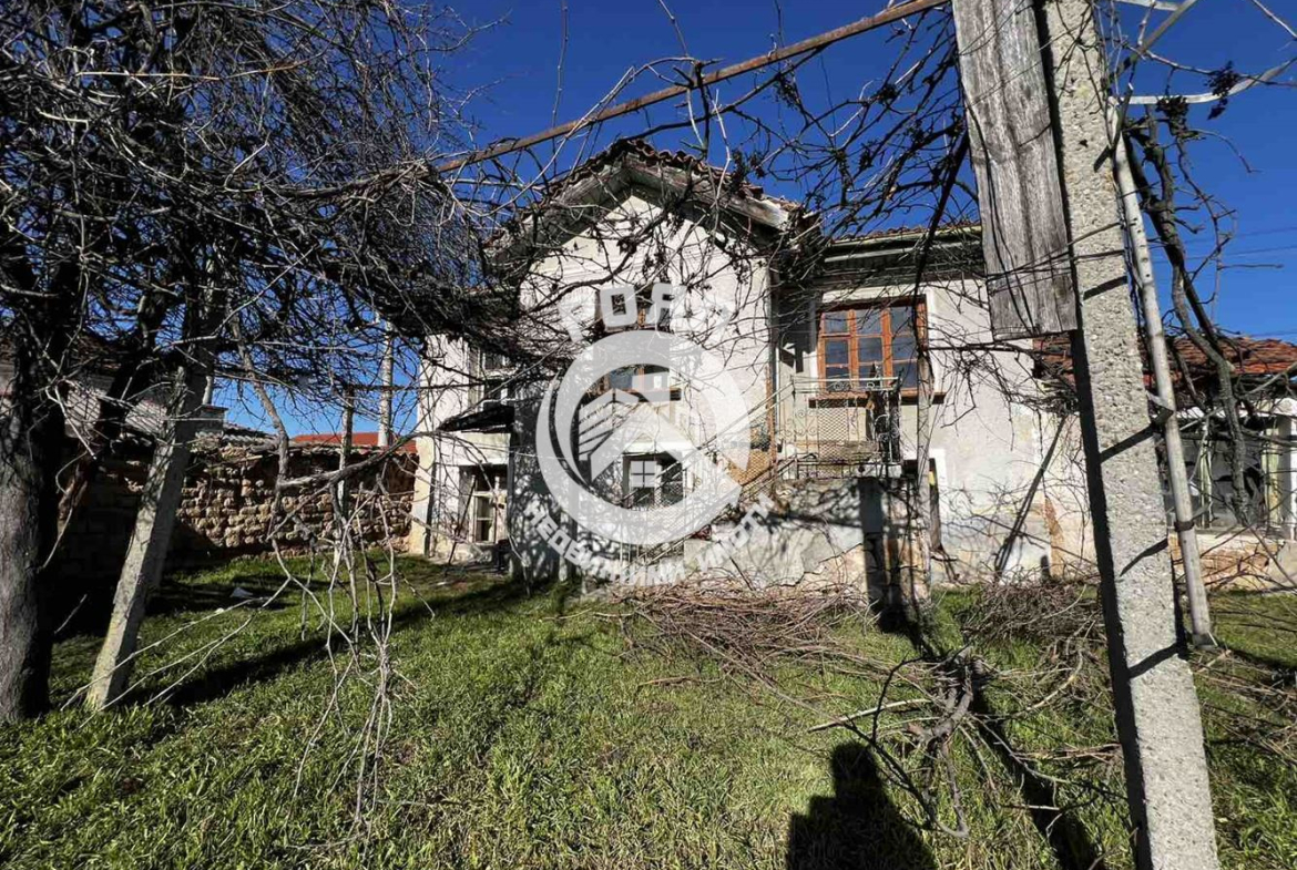 Роял имоти продава къща с дворно място в с. Паничери, община Хисаря - 0