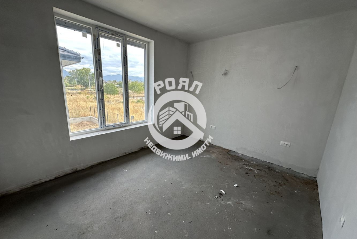 Роял Имоти продава Ексклузивно две двуетажни къщи в гр.Стамболийски - 0