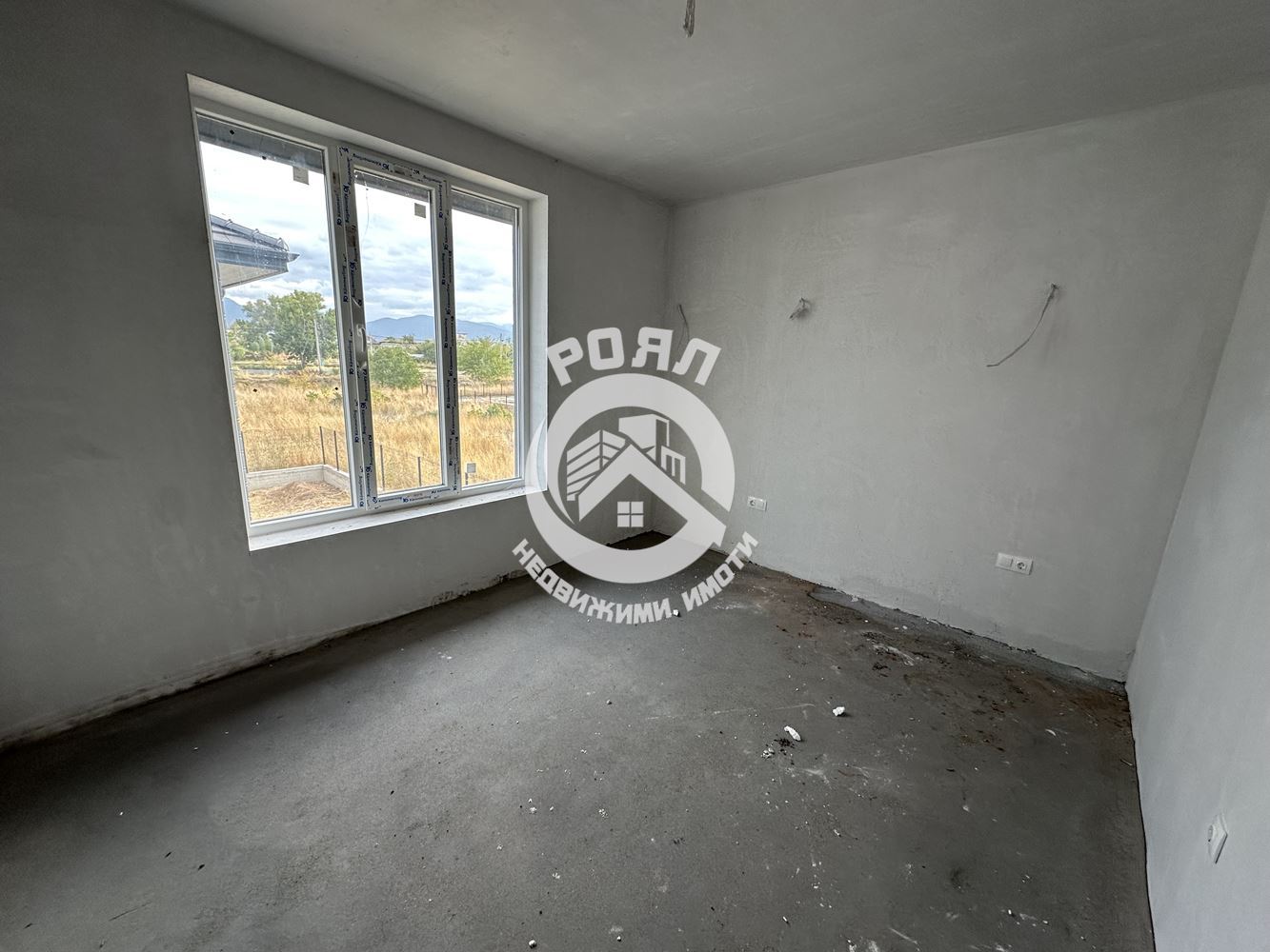 Роял Имоти продава Ексклузивно две двуетажни къщи в гр.Стамболийски - 0