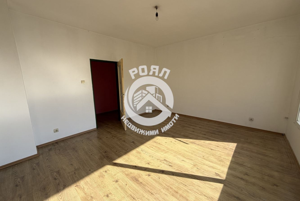 Роял Имоти продава двустаен, панелен апартамент в кв.Кършияка, гр.Пловдив - 0