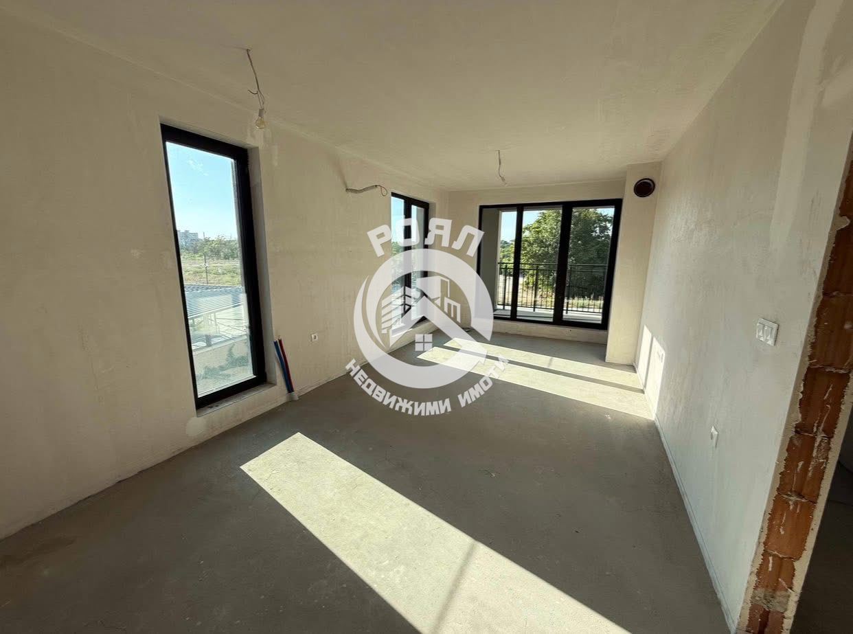 Роял имоти продава двустаен апартамент, с акт 16, комплекс от затворен тип, Тракия, Пловдив - 0