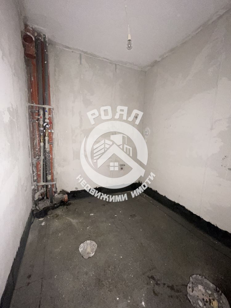 Роял имоти продава ЕКСКЛУЗИВНО тристаен апартамент, с Акт 16, Кършияка, до Новотел Пловдив - 0