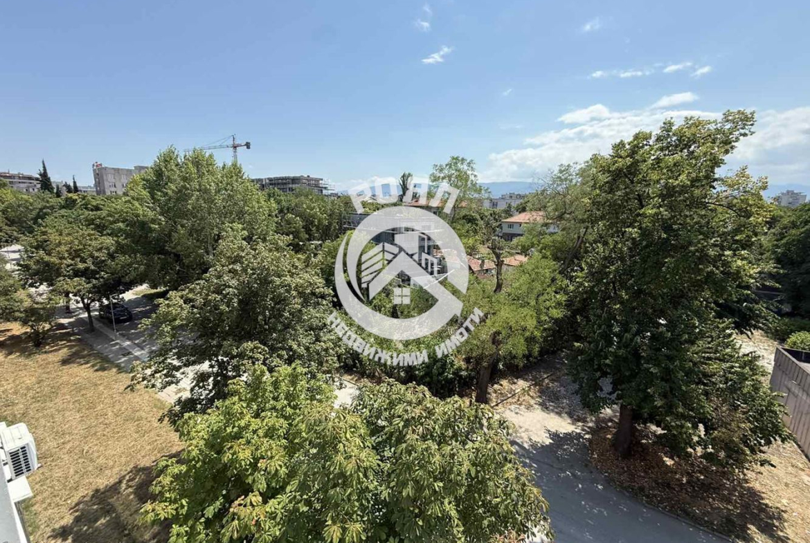 Роял имоти продава тристаен апартамент, Кючук Париж, Пловдив - 0