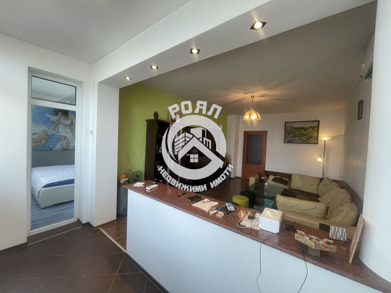 Роял имоти продава ЕКСКЛУЗИВНО тристаен апартамент, кв.Прослав!!!Напълно обзаведен!!!С Гараж и Паркомясто!!! - 0