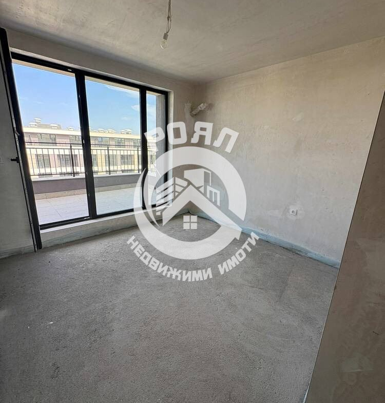 Роял имоти продава тристаен апартамент, Тракия, Пловдив - 0