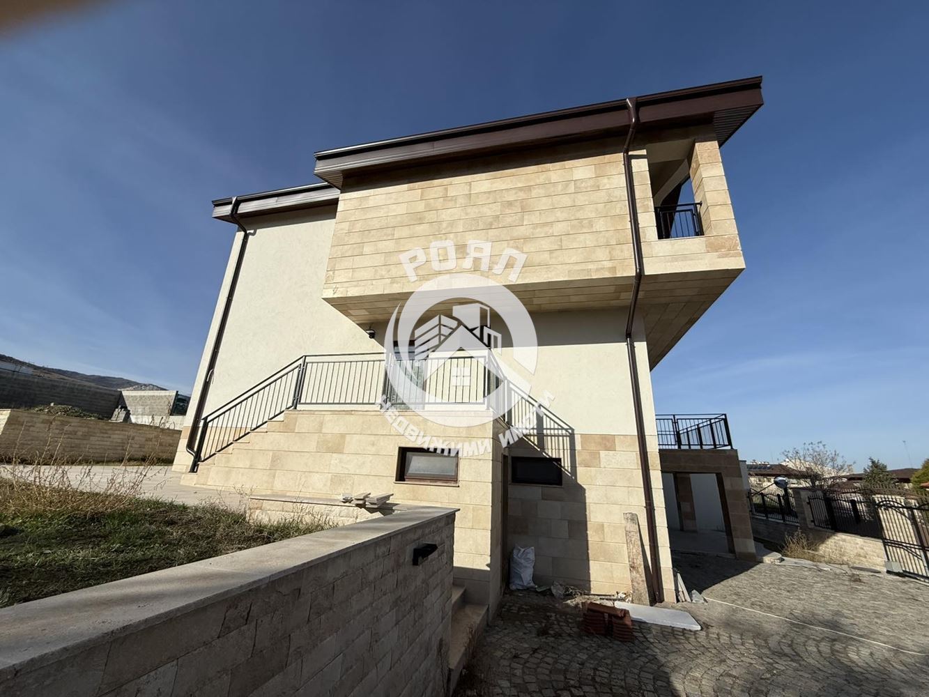 Роял имоти продава къща с панорамна гледка, с.Брестник, Пловдив - 0