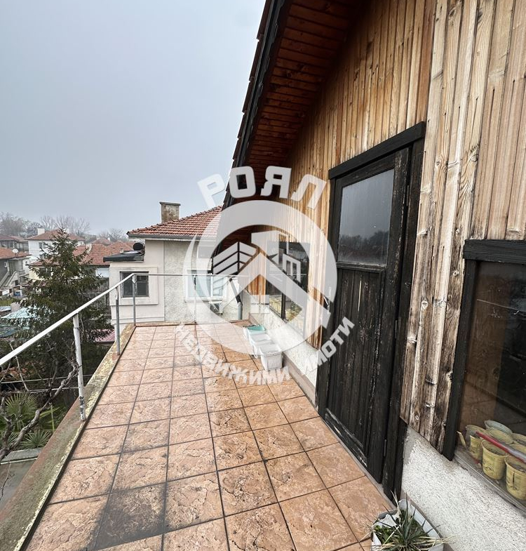 Роял Имоти продава етаж от къща с двор в гр. Стамболийски - 0