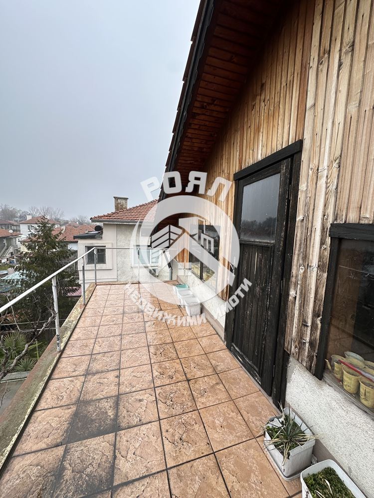 Роял Имоти продава етаж от къща с двор в гр. Стамболийски - 0