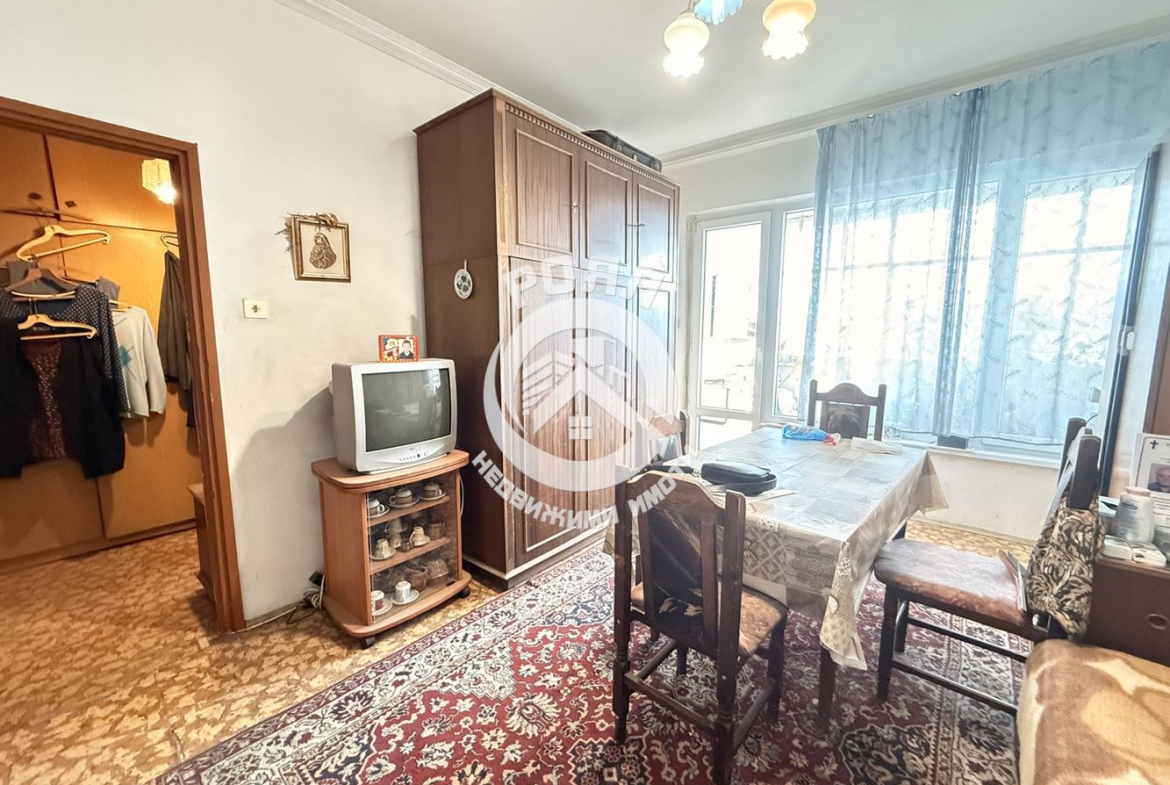 Роял Имоти продава Ексклузивно двустаен апартамент, кв.Кючук Париж, Пловдив - 0