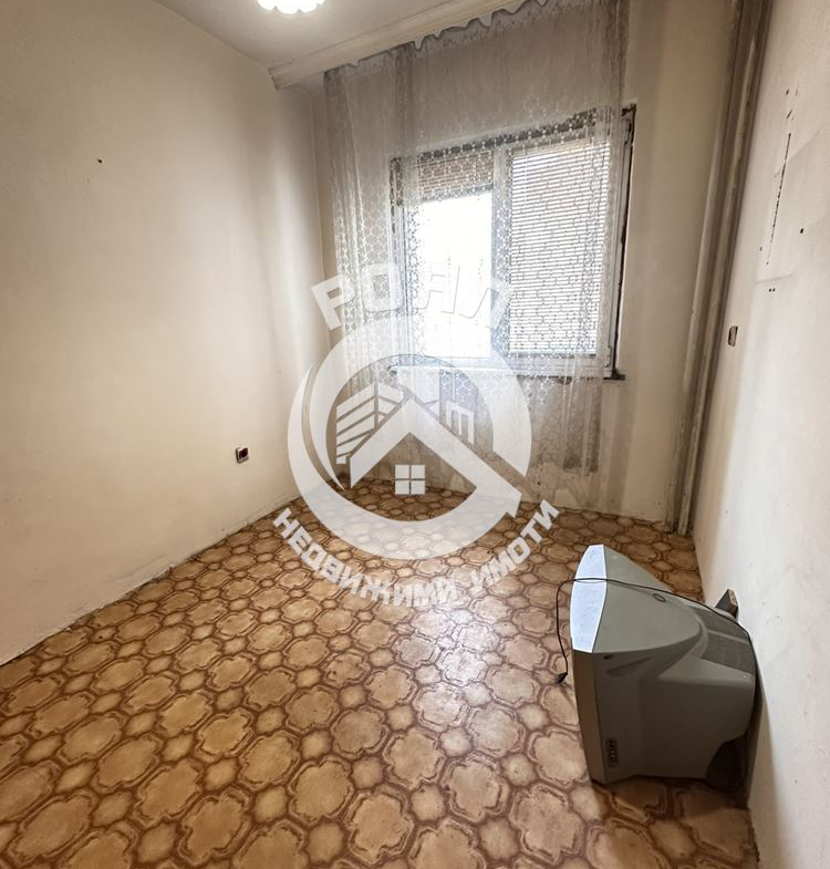 Роял Имоти продава тристаен апартамент, Център, Пловдив - 0