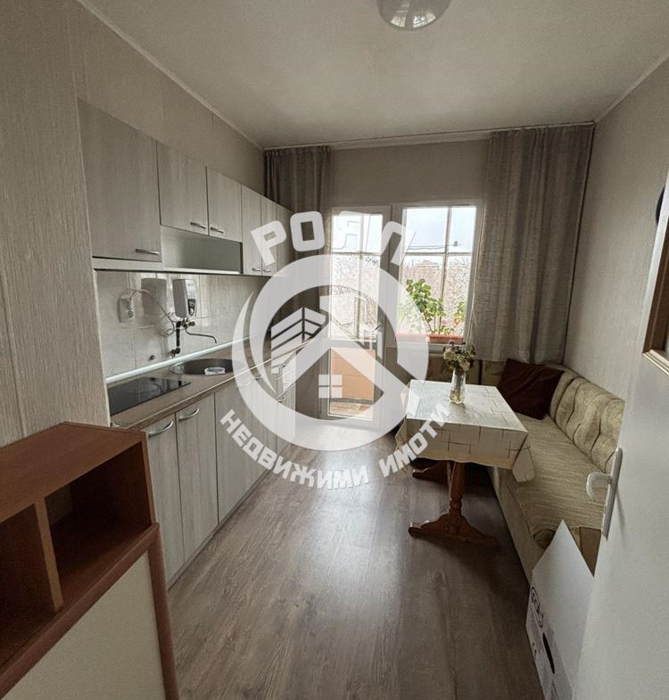 Роял имоти продава двустаен апартамент, три отделни стаи, Кючук Париж, Пловдив - 0