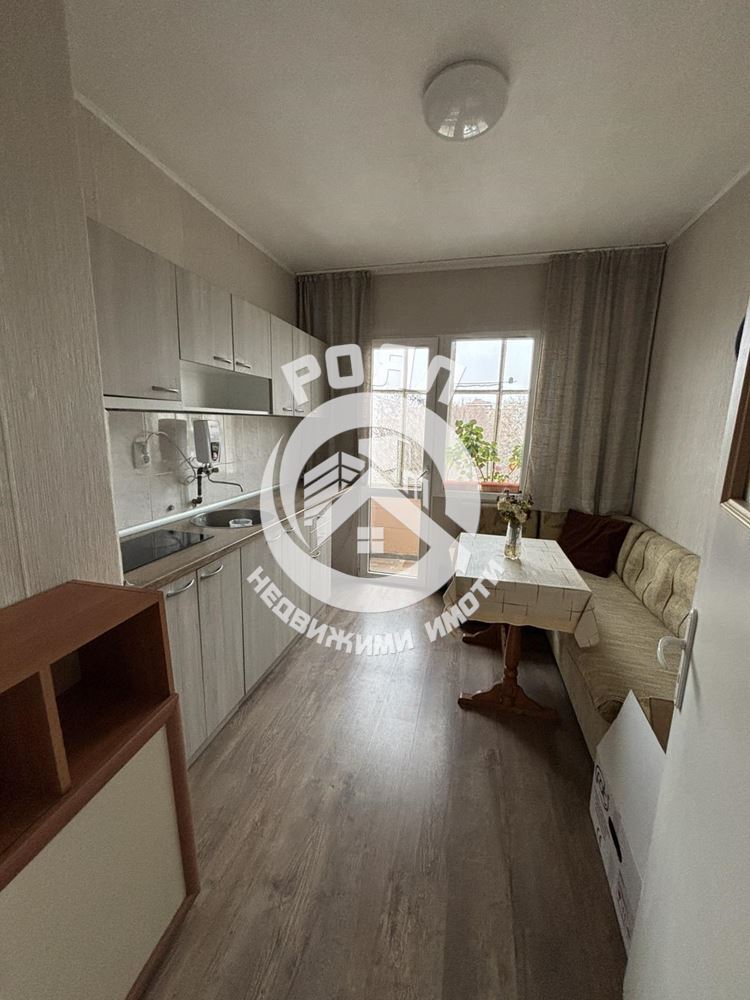 Роял имоти продава двустаен апартамент, три отделни стаи, Кючук Париж, Пловдив - 0